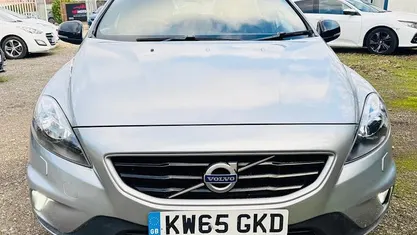 Used 2015 Volvo V40 R-Design Hatchback | £6,694 (Fair price)