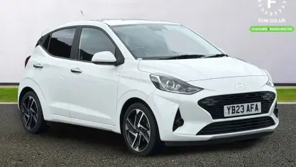 Gebraucht Hyundai i10 Premium 84 PS (61 kW) 2023 Weiß Kleinwagen