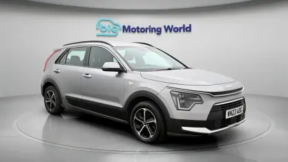 Gebraucht Kia Niro 141 PS (103 kW) 2023 Grau SUV