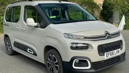 Usado Citroën Berlingo Flair 131 CV (96 kW) 2019 Beige Monovolumen