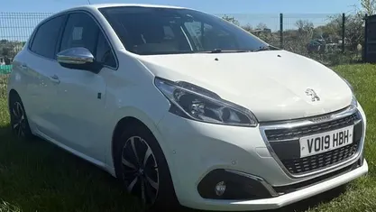 Used Peugeot 208 82 HP (60 kW) 2019 White Hatchback