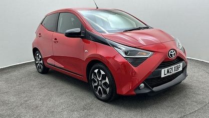 Używany Toyota Aygo Trend 72 KM (52 kW) 2021 Czerwony Hatchback