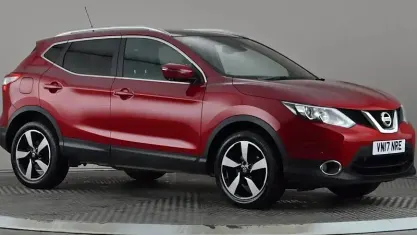 Used Nissan Qashqai N-Vision 110 HP (80 kW) 2016 Red SUV