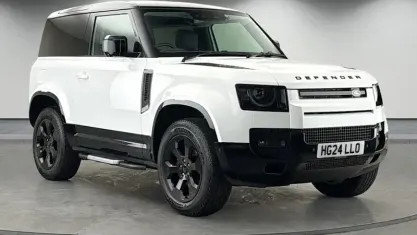 Used Land Rover Defender HSE Dynamic 250 HP (183 kW) 2024 Fuji white SUV