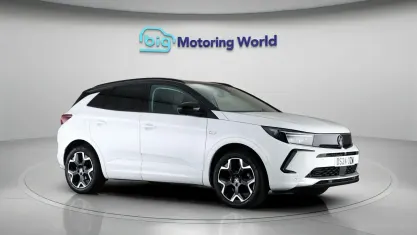 Used Vauxhall Grandland X Ultimate 131 HP (96 kW) 2024 White SUV