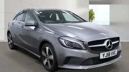 Używany Mercedes A180 Sport Edition 109 KM (80 kW) 2018 Szary Hatchback