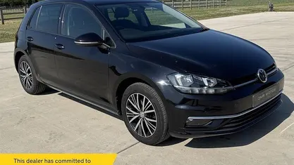 Used 2017 VW Golf VII SE Hatchback | £12,750 (Fair price)