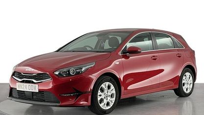 Używany Kia Ceed 160 KM (117 kW) 2023 Czerwony Hatchback