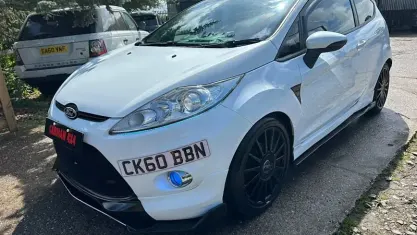 Used Ford Fiesta Zetec 95 HP (69 kW) 2010 White Hatchback