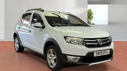 Used Dacia Sandero Lauréate 90 HP (66 kW) 2014 White Hatchback