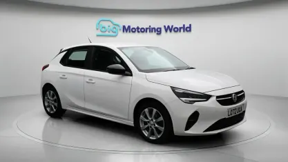 Second-hand Vauxhall Corsa Design Edition 75 CP (55 kW) 2022 Alb Hatchback