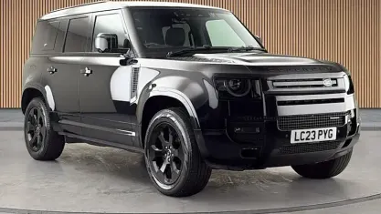 Used Land Rover Defender SE Dynamic 250 HP (183 kW) 2023 Santorini black SUV