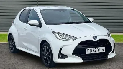 Used Toyota Yaris Design 116 HP (85 kW) 2024 White Hatchback