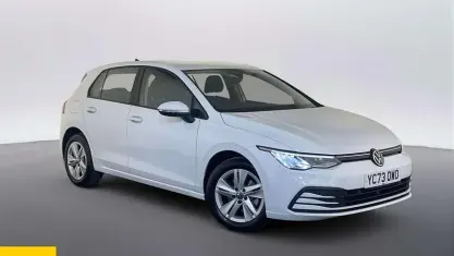 Begagnad VW Golf VIII Life 131 HK (96 kW) 2024 Halvkombi