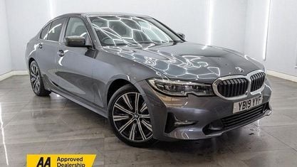 Begagnad BMW 318 Comfort Edition 150 HK (110 kW) 2019 Grå Sedan