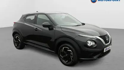 Begagnad Nissan Juke N-Connecta 114 HK (83 kW) 2023 Svart SUV