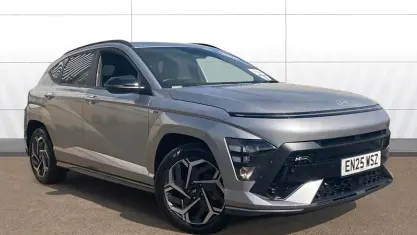 Usado Hyundai Kona N Line 138 CV (101 kW) 2025 Plateado SUV