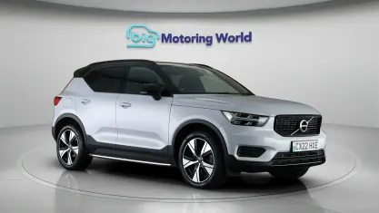 Usado Volvo XC40 Plus 211 CV (155 kW) 2021 Plateado SUV