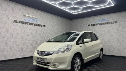 Used Honda Jazz Hybrid 102 HP (75 kW) 2013 White Hatchback