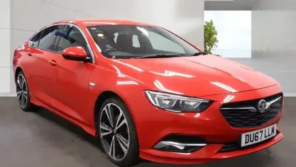 Used Vauxhall Insignia SRi 170 HP (125 kW) 2017 Red Hatchback