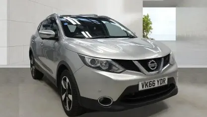 Usado Nissan Qashqai N-Connecta 131 HP (96 kW) 2016 Prateado SUV