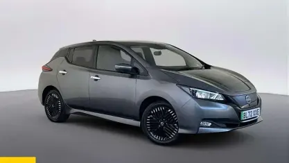 Begagnad Nissan Leaf N-Connecta 160 kW (218 HK) 2022 Grå Halvkombi