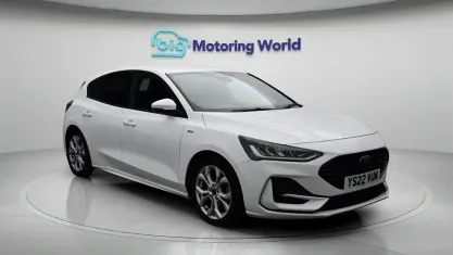 Used Ford Focus ST-Line 125 HP (91 kW) 2021 White Hatchback