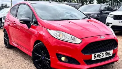 Used Ford Fiesta Zetec 140 HP (102 kW) 2016 Red Hatchback