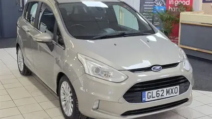 Käytetty Ford B-MAX Titanium 105 HP (77 kW) 2016 Tila-auto