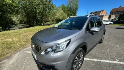 Używany Peugeot 2008 Allure Premium 83 KM (61 kW) 2019 Szary SUV