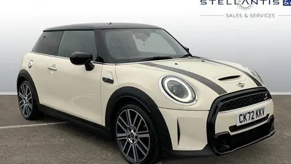 Used Mini Cooper S Exclusive 178 HP (130 kW) 2022 White Hatchback