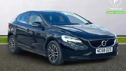 Gebraucht Volvo V40 Momentum 122 PS (89 kW) 2019 Schwarz Kleinwagen