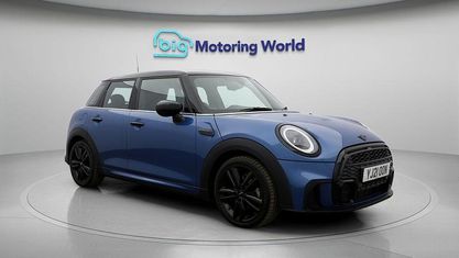 Używany Mini Cooper Hatch 136 KM (100 kW) 2021 Niebieski Hatchback
