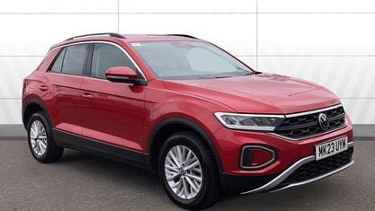 Używany VW T-Roc Life 110 KM (80 kW) 2023 Czerwony SUV