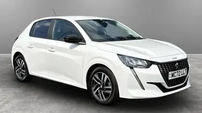 Used Peugeot 208 Active+ 75 HP (55 kW) 2023 White Hatchback