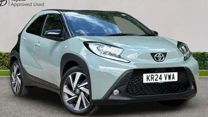 Used Toyota Aygo X 72 HP (52 kW) 2024 Tarragon bitone SUV