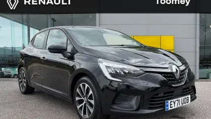 Used Renault Clio Iconic 140 HP (102 kW) 2022 Black  Hatchback