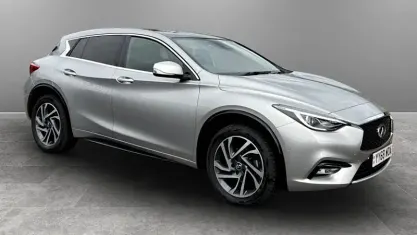 Used Infiniti Q30 Luxe 122 HP (89 kW) 2018 Silver Hatchback