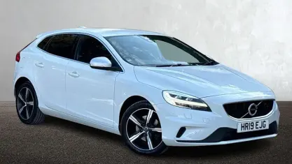 Used Volvo V40 R-Design 122 HP (89 kW) 2019 Hatchback