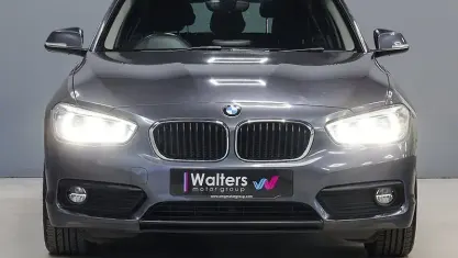 Usado BMW 116 Comfort Edition 116 HP (85 kW) 2019 Cinzento Citadino