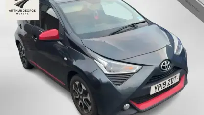 Usado Toyota Aygo Trend 72 HP (52 kW) 2019 Cinzento Citadino