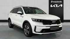 White Used 2023 Kia Sorento Vision SUV | £35,995 (Fair price)