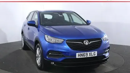 Used Vauxhall Grandland X S 131 HP (96 kW) 2019 Blue SUV