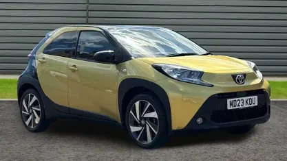 Used Toyota Aygo X 72 HP (52 kW) 2023 Gold SUV