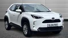 Pure white Used 2024 Toyota Yaris Cross SUV | £19,295 (Fair price)