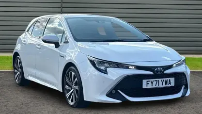 Used Toyota Corolla Design 122 HP (89 kW) 2021 White Hatchback