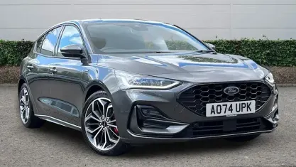 Käytetty Ford Focus ST-Line X 155 HP (114 kW) 2024 Harmaa Viistoperä