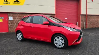 Usado Toyota Aygo X-play 69 HP (50 kW) 2018 Citadino