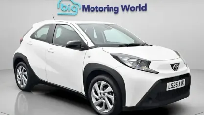 Used Toyota Aygo X PURE 72 HP (52 kW) 2025 White SUV