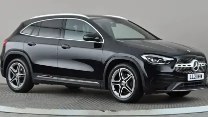 Usado Mercedes GLA180 AMG line 136 CV (100 kW) 2021 Negro SUV